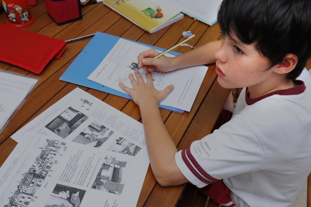 Familles expatriées : maintenir son niveau de français 7 élève tutorat